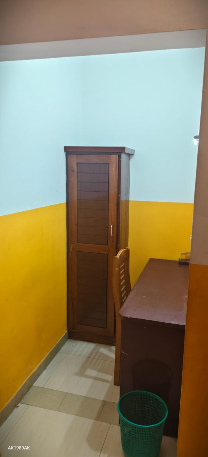 Mini shelf in room at Jumayira International